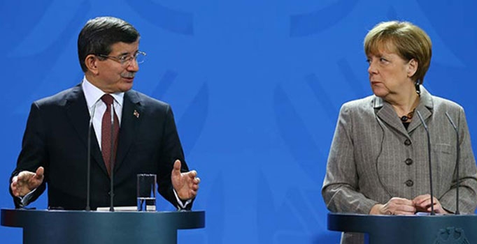 Başbakan Davutoğlu 
Angela Merkel'le görüştü