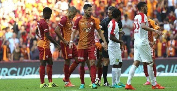 Galatasaray Antalyaspor maçının hakemi değişti, ortalık karıştı