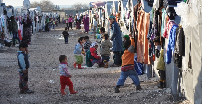 Suriyeli çocuklara Türk aileler sahip çıktı