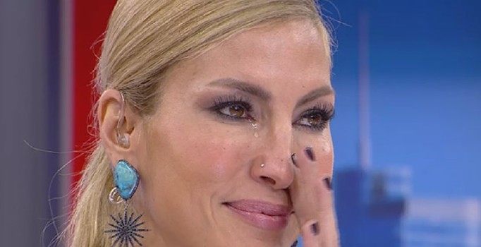 Çağla Şikel, ağlayarak programa veda etti