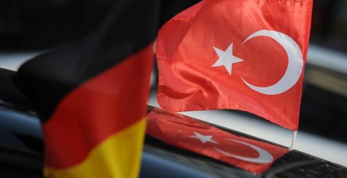 Gerilimli Alman şaşkın Türk