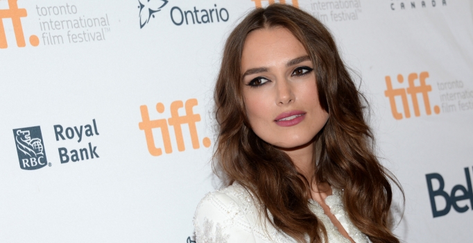 Keira Knightley bebeğiyle yürüyüşte görüntülendi