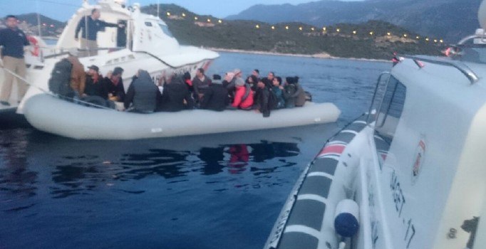 Sahil Güvenlik: 340 göçmen ve 4 göçmen kaçakçısı yakalandı