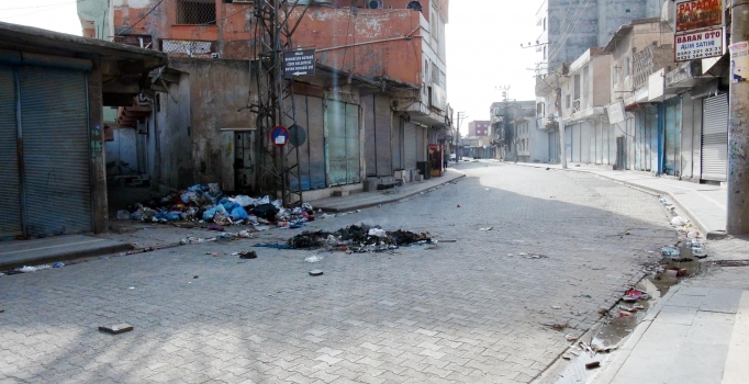 Sokağa çıkma yasağı uygulanan
Cizre'de çatışmalar sürüyor