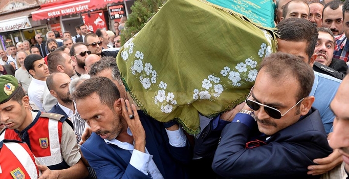 Ergin kardeşlerin annesi 
Sevil Ergin toprağa verildi