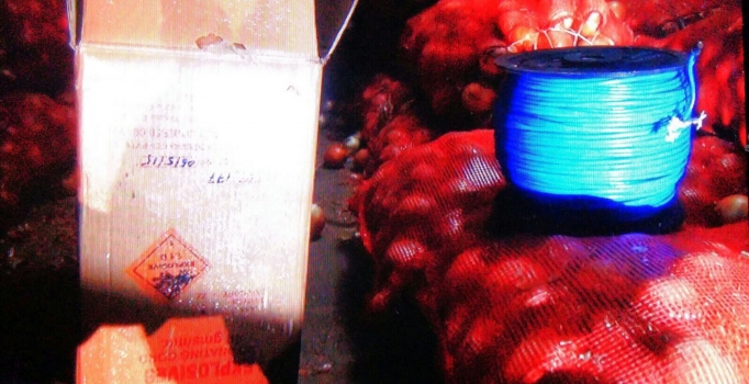 Şanlıurfa'da soğan tırında
5.5 ton patlayıcı bulundu