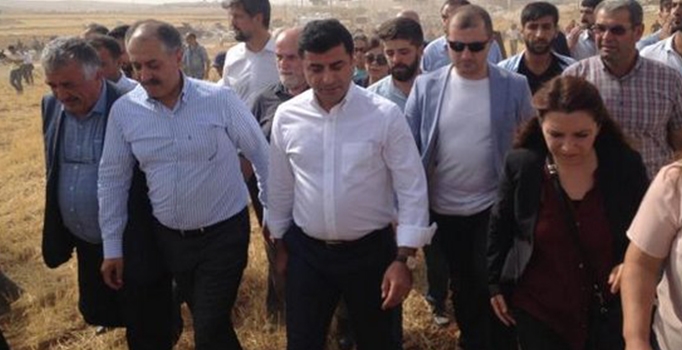 PKK Cizre'de köşeye sıkıştı, 
Demirtaş yardıma koştu