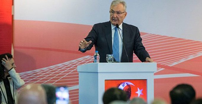 Almanya'ya gitmeyen Deniz Baykal Fransa'da konuştu