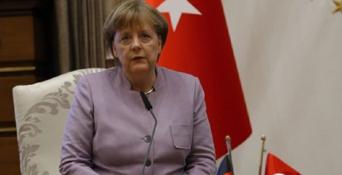 Merkel'den grup toplantısında açıklama geldi