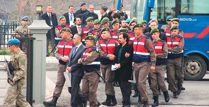 Albay’dan şok ifadeler: Suikaste gittiğimizi bilseydim zırh takardım