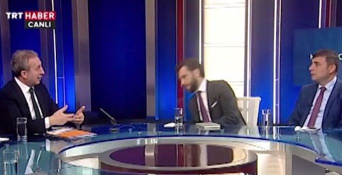 Mehdi Eker'i ağırlayan Abdülkadir Ünal TRT Haber canlı yayınında bayıldı