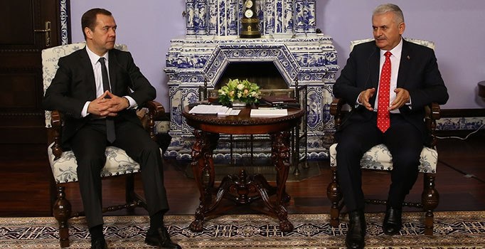 Başbakan Yıldırım Medvedev ile telefonla görüştü