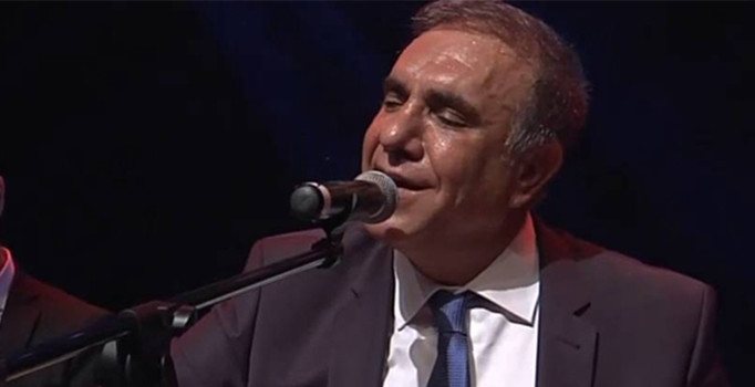 Halk Müziğinin usta sanatçısı Emre Saltık hayatını kaybetti | Son dakika haberleri