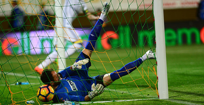 Fenerbahçe deplasmanda Aytemiz Alanyaspor'u 3-2 mağlup etti | Spor haberleri