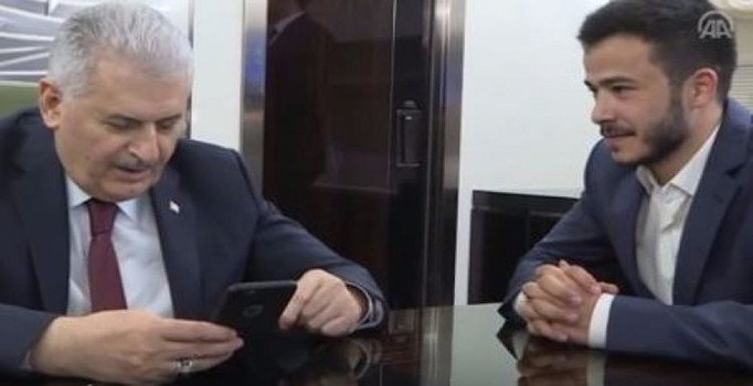 Binali Yıldırım, KKTC dönüşü uçakta kız istedi