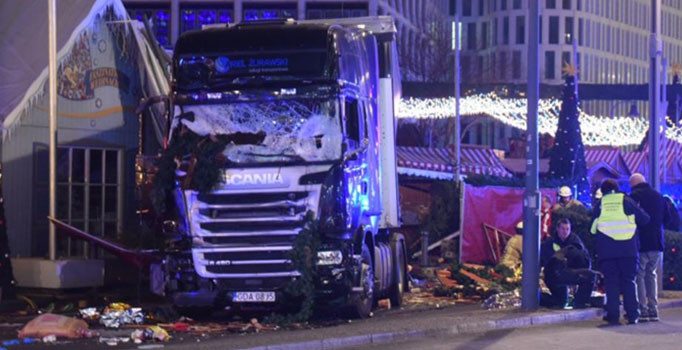 Berlin'de TIR'la 12 kişiyi öldüren Anis Amiri ile bağlantılı bir kişi İzmir'de yakalandı