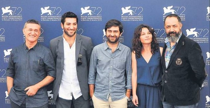 Bu hafta 7 film vizyona girecek: James Bond, Abluka...