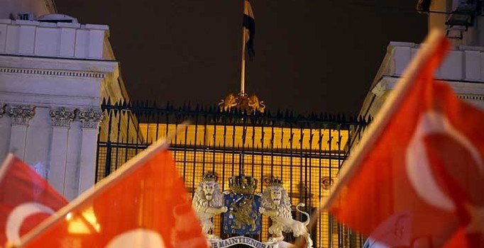 Türkiye-Hollanda krizi Alman basınında geniş yer buldu