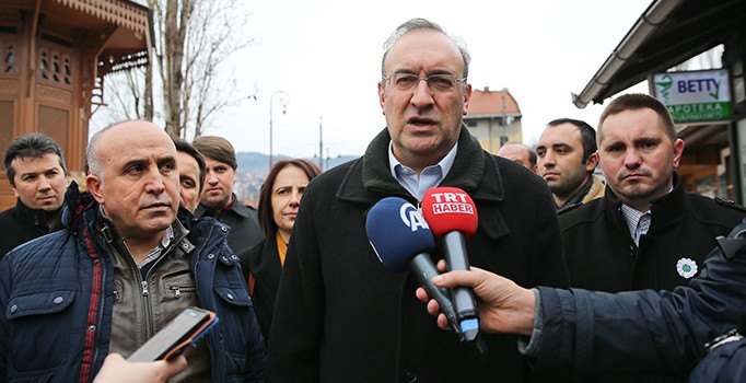 Saraybosna'da Hollanda'nın skandal tavrına tepki