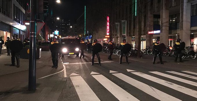 Eski Hollanda Dışişleri Bakanı Ben Bot: Bu yasaklama ile yanlış bir adım attık