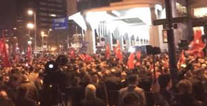 Rotterdam Başkonsolosu Sadin Ayyıldız: Bakan'ımı karşılamam engelleniyor