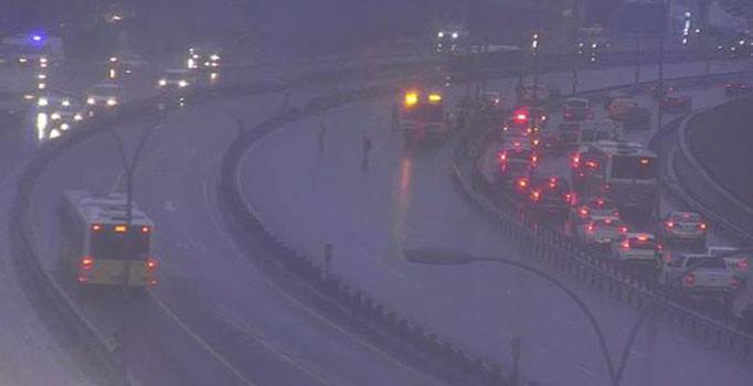 Sefaköy- Çobançeşme yönünde trafik kazası | Son dakika haberleri