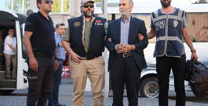 FETÖ işadamlarından kestiği cezanın iptali için servet istedi