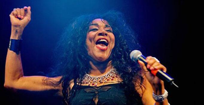 Dünyaca ünlü şarkıcı Joni Sledge hayatını kaybetti