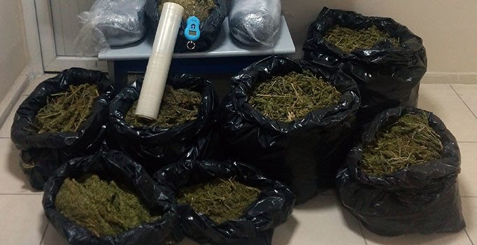 Adıyaman'da yol kenarında 16 kilo esrar bulundu