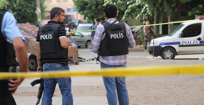 Diyarbakır'da çorba içen 
polise silahlı saldırı