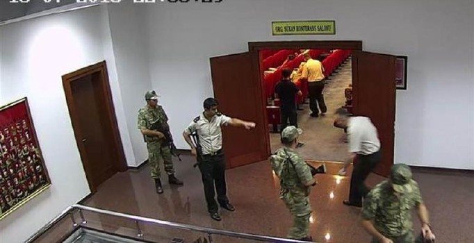 Suçlamaları reddeden Albay Erkan Öktem'i Jandarma'daki görüntüleri ortaya çıktı