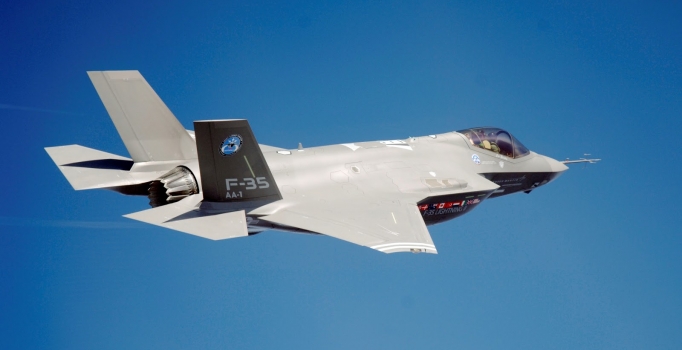 İsrail yine Esad'ı bombaladı