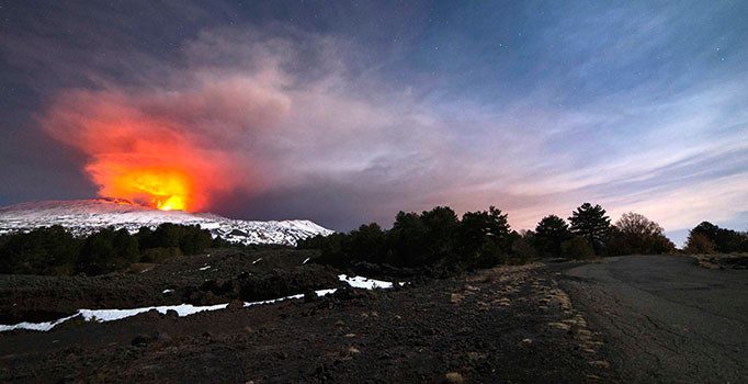 İtalya'da Etna Yanardağı patladı: En az 10 yaralı