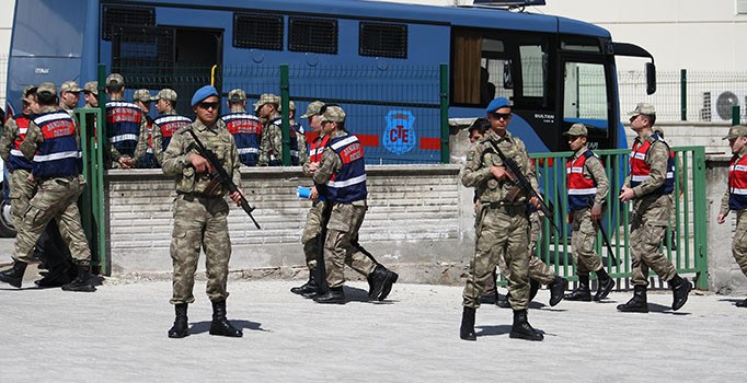 Mahkeme'den 2. Ordu'da kritik rol oynayan darbeci Albay Erdemli'ye: Burası içtima alanı değil