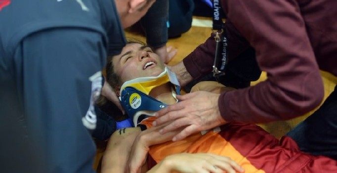 G.Saray - Beşiktaş derbisinde korkutan kaza