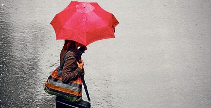 İstanbul'da beklenen yağış başladı, sel uyarısı yapıldı