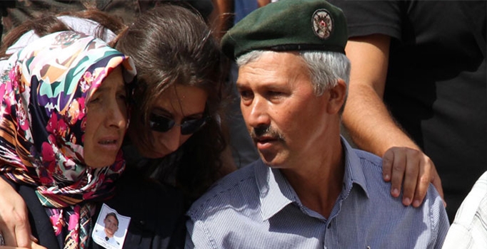 Dağlıca şehidini Astsubay Çavuş Deniz Göçkün'ü 
10 bin kişi uğurladı!