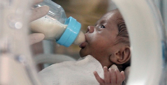 Ölen annesinin 'miras' sütüyle hayata tutundu