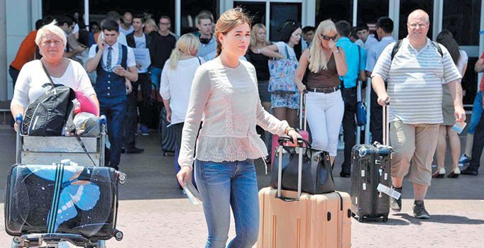 6 aylık dönemde Antalya'da turist sayısı geçen yıla oranla 52 kat arttı