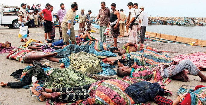 Mülteci botuna helikopterle saldırdılar: 33 ölü