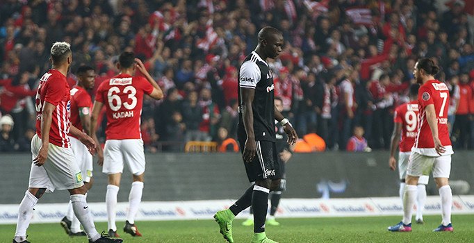 4 günde 2 kırmızı kart gören Aboubakar'a tarihi ceza yolda