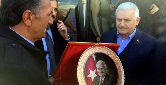 Başbakan Yıldırım'ı memleketi Erzincan'da 24 atlı karşıladı