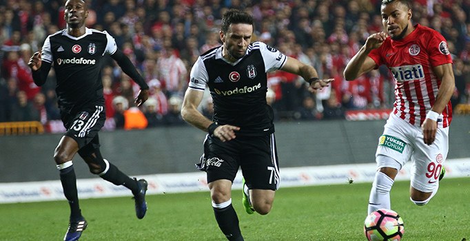 Lider Beşiktaş Antalya deplasmanında 2 puan bıraktı | Antalyaspor 0-0 Beşiktaş
