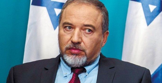 İsrail Suriye'yi tehdit etti: Hava savunma sisteminizi imha ederiz