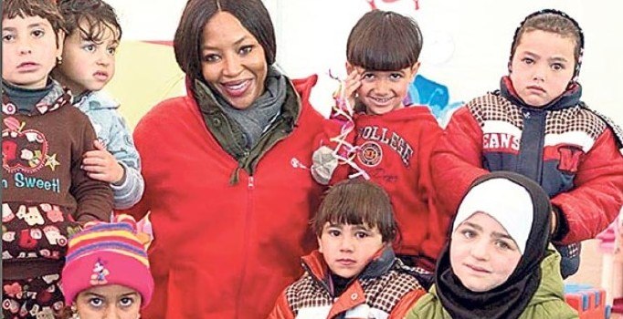 Ünlü manken Naomi Campbell Ürdün'deki mülteci kampını ziyaret etti