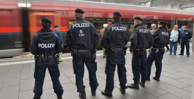 Avusturya sınıra 
asker gönderiyor