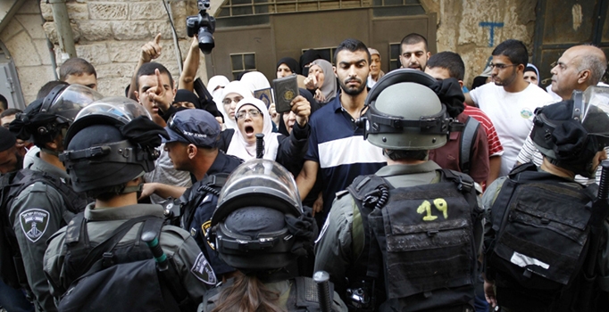 Mescid-i Aksa'yı basan İsrail askerleri geri çekildi!