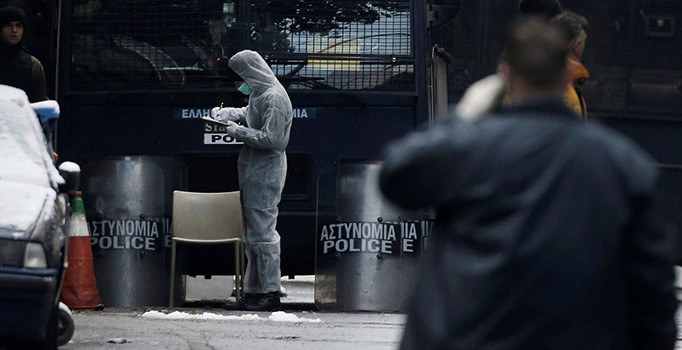 Atina'da şüpheli paket alarmı