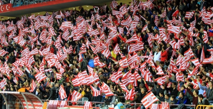 Antalyaspor'dan Beşiktaş maçında seyirci rekoru