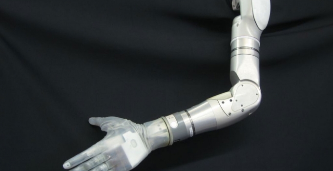 Kullanıcısına dokunma hissi yaşatan protez kol üretildi
